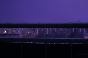 Eisbalkon in der Nacht